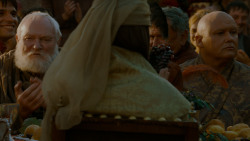 extant_GameOfThrones_4x02-TheLionAndTheRose_3582