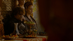 extant_GameOfThrones_4x02-TheLionAndTheRose_3586