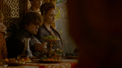 extant_GameOfThrones_4x02-TheLionAndTheRose_3588