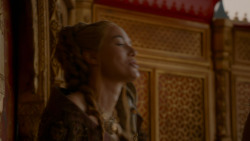 extant_GameOfThrones_4x02-TheLionAndTheRose_3595