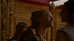 extant_GameOfThrones_4x02-TheLionAndTheRose_3596