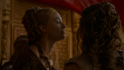 extant_GameOfThrones_4x02-TheLionAndTheRose_3598