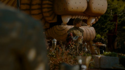 extant_GameOfThrones_4x02-TheLionAndTheRose_3599