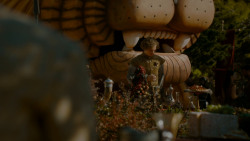 extant_GameOfThrones_4x02-TheLionAndTheRose_3601