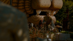 extant_GameOfThrones_4x02-TheLionAndTheRose_3605