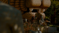 extant_GameOfThrones_4x02-TheLionAndTheRose_3606