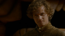 extant_GameOfThrones_4x02-TheLionAndTheRose_3615