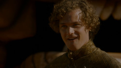 extant_GameOfThrones_4x02-TheLionAndTheRose_3619