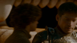 extant_GameOfThrones_4x02-TheLionAndTheRose_3626