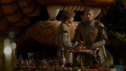 extant_GameOfThrones_4x02-TheLionAndTheRose_3631