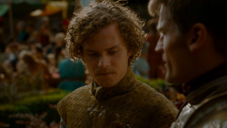 extant_GameOfThrones_4x02-TheLionAndTheRose_3635
