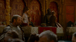 extant_GameOfThrones_4x02-TheLionAndTheRose_3644