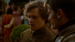 extant_GameOfThrones_4x02-TheLionAndTheRose_3651
