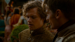 extant_GameOfThrones_4x02-TheLionAndTheRose_3652