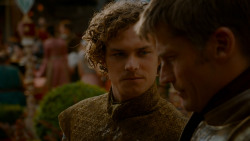 extant_GameOfThrones_4x02-TheLionAndTheRose_3655