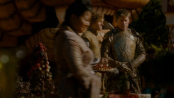 extant_GameOfThrones_4x02-TheLionAndTheRose_3657