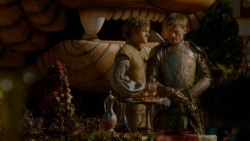 extant_GameOfThrones_4x02-TheLionAndTheRose_3659