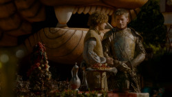 extant_GameOfThrones_4x02-TheLionAndTheRose_3661