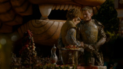 extant_GameOfThrones_4x02-TheLionAndTheRose_3663