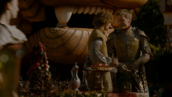extant_GameOfThrones_4x02-TheLionAndTheRose_3664