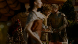 extant_GameOfThrones_4x02-TheLionAndTheRose_3665