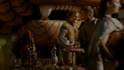 extant_GameOfThrones_4x02-TheLionAndTheRose_3666
