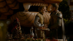 extant_GameOfThrones_4x02-TheLionAndTheRose_3667