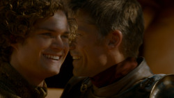 extant_GameOfThrones_4x02-TheLionAndTheRose_3668