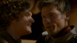 extant_GameOfThrones_4x02-TheLionAndTheRose_3671