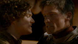 extant_GameOfThrones_4x02-TheLionAndTheRose_3675