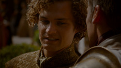 extant_GameOfThrones_4x02-TheLionAndTheRose_3678
