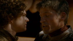 extant_GameOfThrones_4x02-TheLionAndTheRose_3685