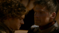 extant_GameOfThrones_4x02-TheLionAndTheRose_3703