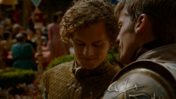extant_GameOfThrones_4x02-TheLionAndTheRose_3704