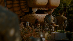extant_GameOfThrones_4x02-TheLionAndTheRose_3712