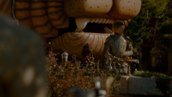 extant_GameOfThrones_4x02-TheLionAndTheRose_3714