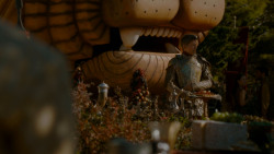 extant_GameOfThrones_4x02-TheLionAndTheRose_3715