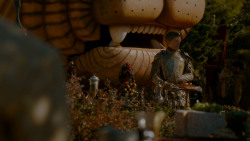 extant_GameOfThrones_4x02-TheLionAndTheRose_3718