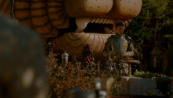extant_GameOfThrones_4x02-TheLionAndTheRose_3720