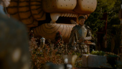 extant_GameOfThrones_4x02-TheLionAndTheRose_3721