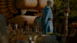extant_GameOfThrones_4x02-TheLionAndTheRose_3723