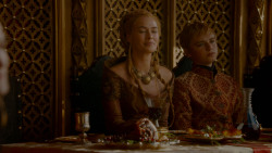 extant_GameOfThrones_4x02-TheLionAndTheRose_3738