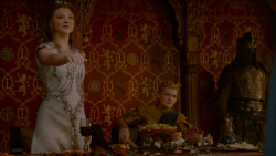 extant_GameOfThrones_4x02-TheLionAndTheRose_3742