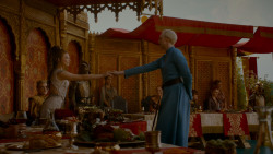 extant_GameOfThrones_4x02-TheLionAndTheRose_3744