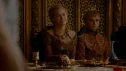 extant_GameOfThrones_4x02-TheLionAndTheRose_3753
