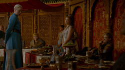 extant_GameOfThrones_4x02-TheLionAndTheRose_3755
