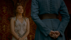 extant_GameOfThrones_4x02-TheLionAndTheRose_3785