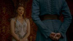 extant_GameOfThrones_4x02-TheLionAndTheRose_3801
