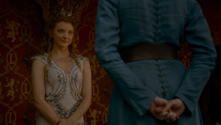 extant_GameOfThrones_4x02-TheLionAndTheRose_3804