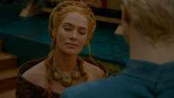 extant_GameOfThrones_4x02-TheLionAndTheRose_3918